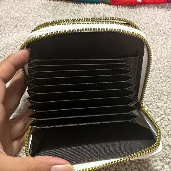 White Floral Initial Wallet - Picture 3 of 4